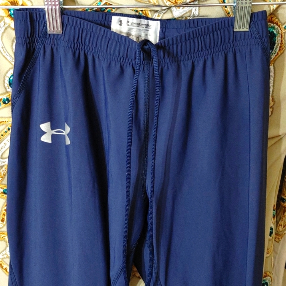 08 Under Armor Performance Leggings - image 1